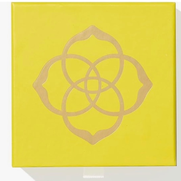 Kendra Scott Ari Heart Emilie Pendant In Red Illusion and Emerald Cats Eye - Picture 3 of 4